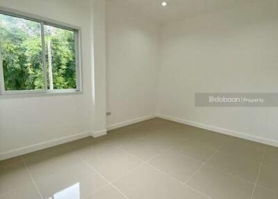 2-story detached house, 3 bedrooms, 3 bathrooms, quiet atmosphere, near Kad Farang.