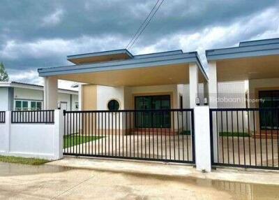 Single house, 3 bedrooms, 2 bathrooms, Saraphi zone.