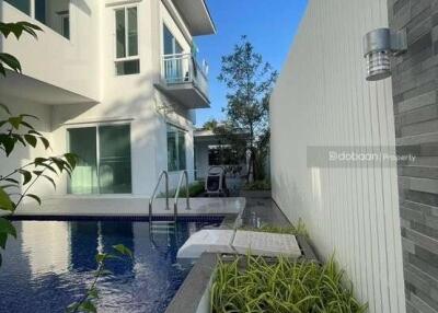 Pool villa, 4 bedrooms, 5 bathrooms, San Phisuea zone, near Ruamchok.