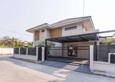 Two-story single house with 3 bedrooms and 3 bathrooms, located in the Hang Dong area, close to Kad Farang.