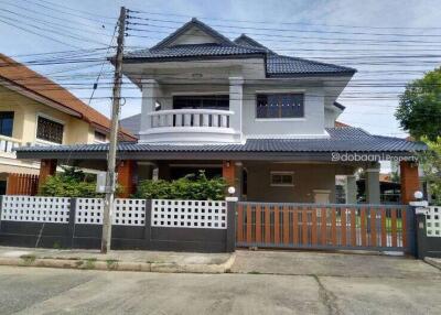 2-story detached house, 3 bedrooms, 3 bathrooms, near Sam Yaek Market.