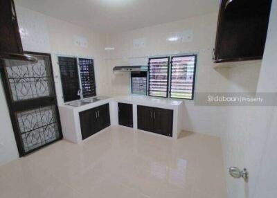 2-story detached house, 3 bedrooms, 3 bathrooms, near Sam Yaek Market.