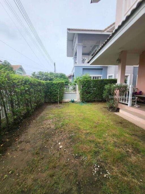 Detached house, 2 floors, 3 bedrooms, 3 bathrooms, located in Doi Saket area near Tha Rua Market.