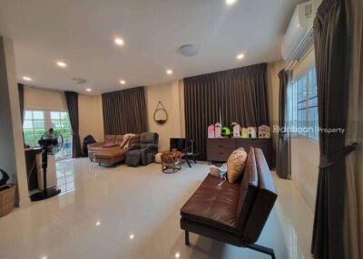 Detached house, 2 floors, 3 bedrooms, 3 bathrooms, located in Doi Saket area near Tha Rua Market.