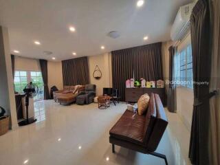 Detached house, 2 floors, 3 bedrooms, 3 bathrooms, located in Doi Saket area near Tha Rua Market.