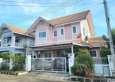 Detached house, 2 floors, 3 bedrooms, 3 bathrooms, located in Doi Saket area near Tha Rua Market.