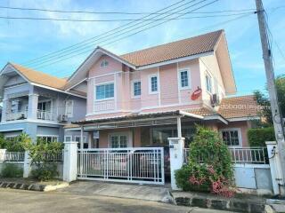 Detached house, 2 floors, 3 bedrooms, 3 bathrooms, located in Doi Saket area near Tha Rua Market.