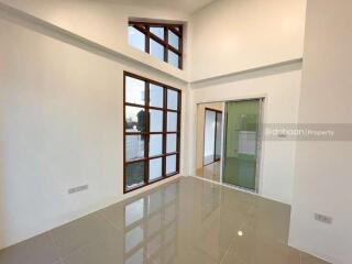 1-story detached house, 3 bedrooms, 2 bathrooms, near Nam Tong fresh market.