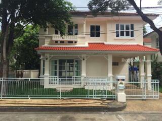 Detached house with 2 floors, 3 bedrooms, 2 bathrooms, located in the San Sai area, near Mae Jo University.