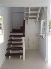 Detached house with 2 floors, 3 bedrooms, 2 bathrooms, located in the San Sai area, near Mae Jo University.