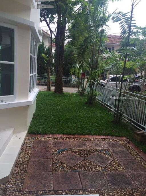 Detached house with 2 floors, 3 bedrooms, 2 bathrooms, located in the San Sai area, near Mae Jo University.