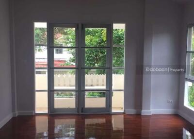 Detached house with 2 floors, 3 bedrooms, 2 bathrooms, located in the San Sai area, near Mae Jo University.