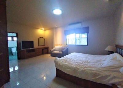 2 Bedrooms Villa / Single House in Mabprachan Gardens East Pattaya H010045