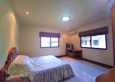 2 Bedrooms Villa / Single House in Mabprachan Gardens East Pattaya H010045