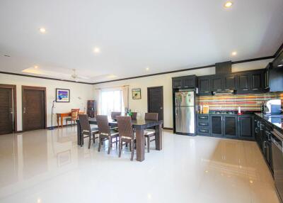 Baan Tawan Cha Am: Central 3 Bedroom  Pool Villa