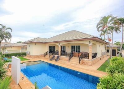 Baan Tawan Cha Am: Central 3 Bedroom  Pool Villa