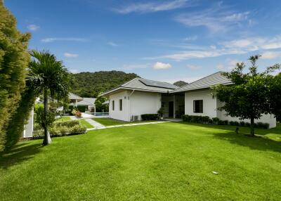 Hillside Hamlet 8: Luxury Modern Bali-Style 3 Bedroom Pool Villa