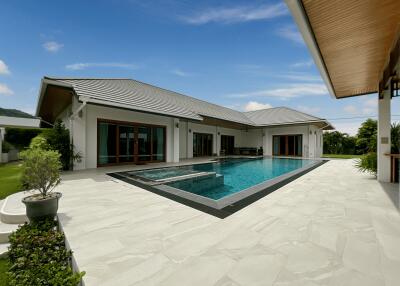 Hillside Hamlet 8: Luxury Modern Bali-Style 3 Bedroom Pool Villa