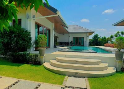 Hillside Hamlet 8: Luxury Modern Bali-Style 3 Bedroom Pool Villa