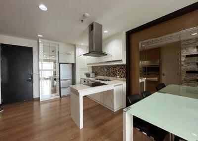 Modern kitchen with dining area