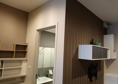 Bathroom with shelves and wall-mounted cabinet