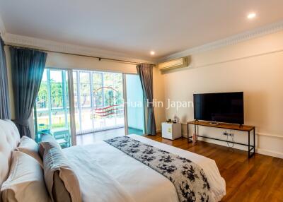 Beautiful And Spacious 4 Bedrooms Pool Villa In Hua Hin For Sale