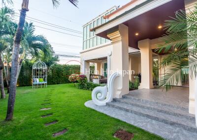 Beautiful And Spacious 4 Bedrooms Pool Villa In Hua Hin For Sale