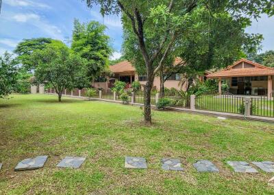 Peaceful Single-Story 4 Bedroom Villa With A Large Garden In San Sai