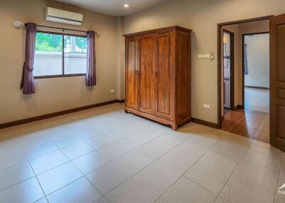 Peaceful Single-Story 4 Bedroom Villa With A Large Garden In San Sai