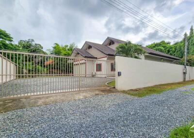 Peaceful Single-Story 4 Bedroom Villa With A Large Garden In San Sai