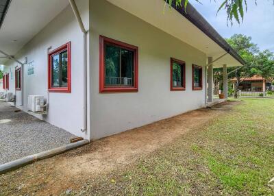 Peaceful Single-Story 4 Bedroom Villa With A Large Garden In San Sai