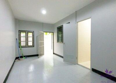 Renovated furnished 3 bedroom house with a big garden for rent in Nong Hoi, Chiang Mai. Near Varee School.