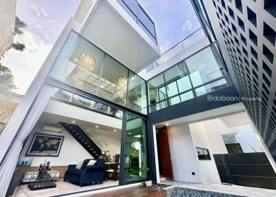 3-story pool villa with 3 bedrooms and 4 bathrooms, located in Chiang Mai city, near Maya Mall.