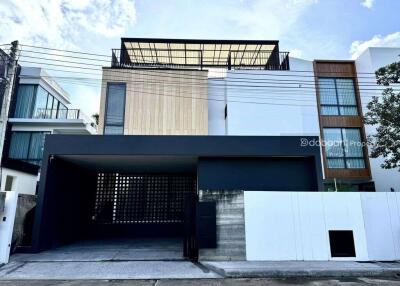 3-story pool villa with 3 bedrooms and 4 bathrooms, located in Chiang Mai city, near Maya Mall.