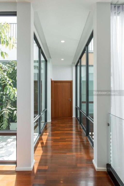 3-story pool villa with 3 bedrooms and 4 bathrooms, located in Chiang Mai city, near Maya Mall.