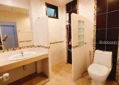 A single-story house with 3 bedrooms and 2 bathrooms, located in the Hang Dong area, near Kad Farang.