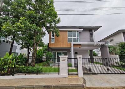 2-story single house with 3 bedrooms and 3 bathrooms in the San Phisuea project, near Nakornpayap International School.