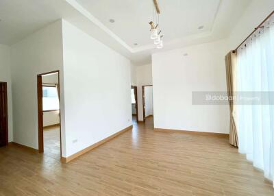 Single-story house with 3 bedrooms and 2 bathrooms, located in the San Sai area, near Tha Khuean Fresh Market.