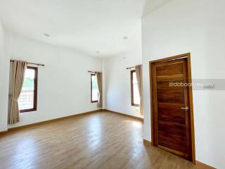 Single-story house with 3 bedrooms and 2 bathrooms, located in the San Sai area, near Tha Khuean Fresh Market.