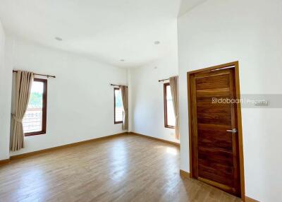 Single-story house with 3 bedrooms and 2 bathrooms, located in the San Sai area, near Tha Khuean Fresh Market.