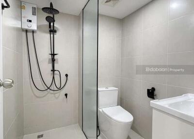 1-bedroom, 1-bathroom condo located in the Chiang Mai city area, close to Chiang Mai Airport.