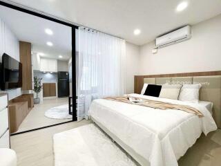 1-bedroom, 1-bathroom condo located in the Chiang Mai city area, close to Chiang Mai Airport.