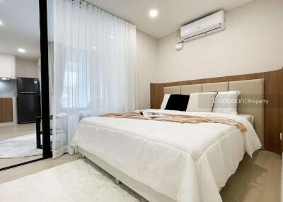 1-bedroom, 1-bathroom condo located in the Chiang Mai city area, close to Chiang Mai Airport.