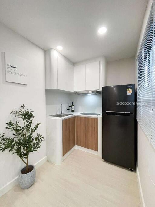 1-bedroom, 1-bathroom condo located in the Chiang Mai city area, close to Chiang Mai Airport.