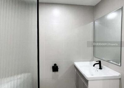 1-bedroom, 1-bathroom condo located in the Chiang Mai city area, close to Chiang Mai Airport.