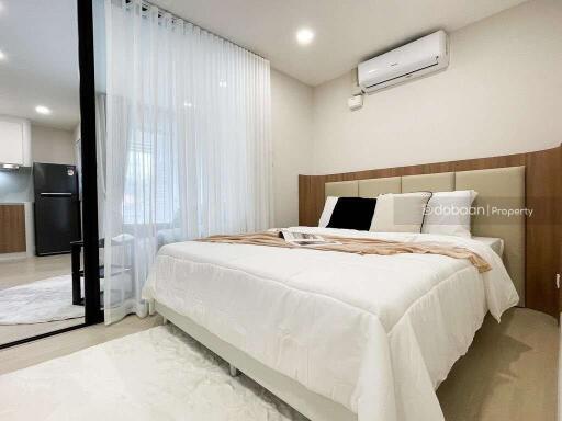 1-bedroom, 1-bathroom condo located in the Chiang Mai city area, close to Chiang Mai Airport.