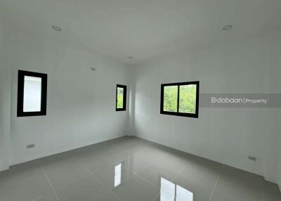 Single-story house with 2 bedrooms and 2 bathrooms, located in San Sai, near Mae Kuang Intersection.