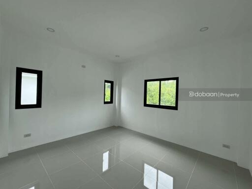 Single-story house with 2 bedrooms and 2 bathrooms, located in San Sai, near Mae Kuang Intersection.