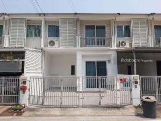 Two-storey townhome, 3 bedrooms, 2 bathrooms, in Mae Hia zone, near Chiang Mai airport.