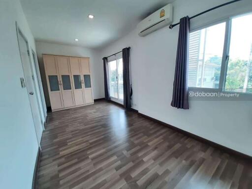 Two-storey townhome, 3 bedrooms, 2 bathrooms, in Mae Hia zone, near Chiang Mai airport.